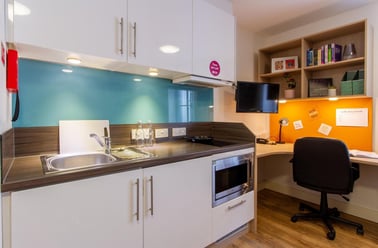 Lower North Street, City Centre, Exeter - Image 2